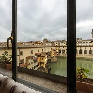 https://charming-suite-ponte-vecchio-view.it-tuscanyhotel.com